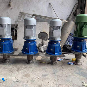 Mélangeur industriel à axe vertical avec moteur électrique et boîtier de boîte de vitesses bleu pour les opérations de mélange de liquides à grande échelle - Product Image 4