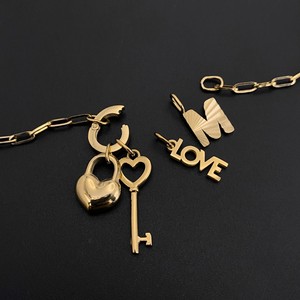 Ciondoli a forma di <span class=keywords><strong>lettera</strong></span> <span class=keywords><strong>M</strong></span>, cuore, chiave e LOVE in acciaio inossidabile eManco, stile paperclip, fai da te, mix & match. - Product Image 5