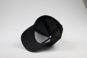Casquette de baseball OEM personnalisée en gros à 5 panneaux avec logo en caoutchouc PVC, casquette perforée imperméable découpée au laser, casquette de sport haute performance pour papa - Product Image 5