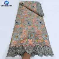 Tissu en dentelle guipure africaine soluble dans l'eau Sinya Unique Heavy 3D avec broderie florale appliquée, maille française et pierres de diamant