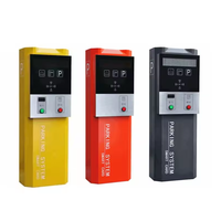 Système de stationnement automatique avec distributeur de tickets d'entrée, lecteur de cartes RFID et bouton d'appel du personnel