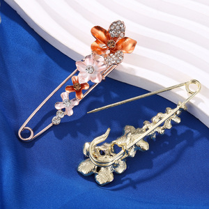 Broche de flor de aleación de zinc 8x1.5cm con engaste de garra, accesorio decorativo para fiesta, hebilla para pañuelo, broche para abrigo - Product Image 2