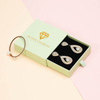 Boîtes cadeaux en papier magnétique rigide avec logo personnalisé, recyclables, boîtes d'emballage pour bijoux magnétiques brunes avec insert en EVA