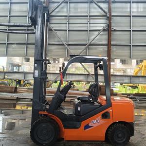 중고 HELI 3T CPCD30 디젤 지게차 3단/2단 마스트 공압식/솔리드 타이어 좌석식 운전 3/4.5m 리프팅 높이 전륜 구동 - Product Image 5