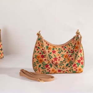 Bolso de hombro/cruzado vintage de estilo étnico con forma de media luna, cierre de cremallera, poliéster, tres correas, estampado de corteza de madera, para uso diario. - Product Image 2