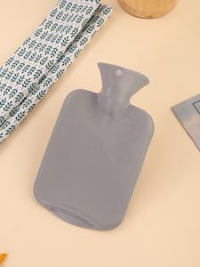 Botol air panas PVC 1L kustom grosir kantung air panas karet dengan penutup bulu - Product Image 4