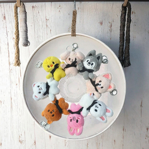 <span class=keywords><strong>ATE</strong></span> Portachiavi Magnetico per Frigorifero in Tessuto Super Morbido da 10 cm, in Peluche e Cotone PP, Ricamato, con Coniglio Stray Kids, Souvenir da Concerto - Product Image 3
