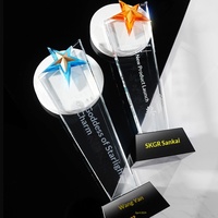 Vente directe usine Nouveaux trophées en cristal créatifs et colorés en forme d'étoile à cinq branches, trophées haut de gamme personnalisables pour les récompenses