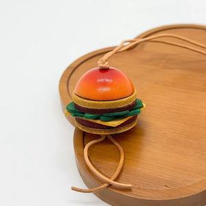 Porte-clés 3D hamburger en cuir véritable fait main, cousu main, série alimentaire, breloque de sac, pendentif mignon en forme de fruit pour femme - Product Image 1