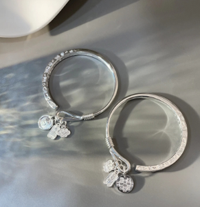 Nuevo brazalete abierto <span class=keywords><strong>de</strong></span> estilo chino con el <span class=keywords><strong>Dios</strong></span> <span class=keywords><strong>de</strong></span> la Fortuna y <span class=keywords><strong>palabras</strong></span> auspiciosas en las cuatro caras, joyería <span class=keywords><strong>de</strong></span> moda para mujer. - Product Image 4