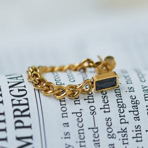 Boucles d'oreilles tendance en acier inoxydable plaqué or PVD avec zircon noir, design mode 2024, haute qualité, vente en gros - Product Image 5