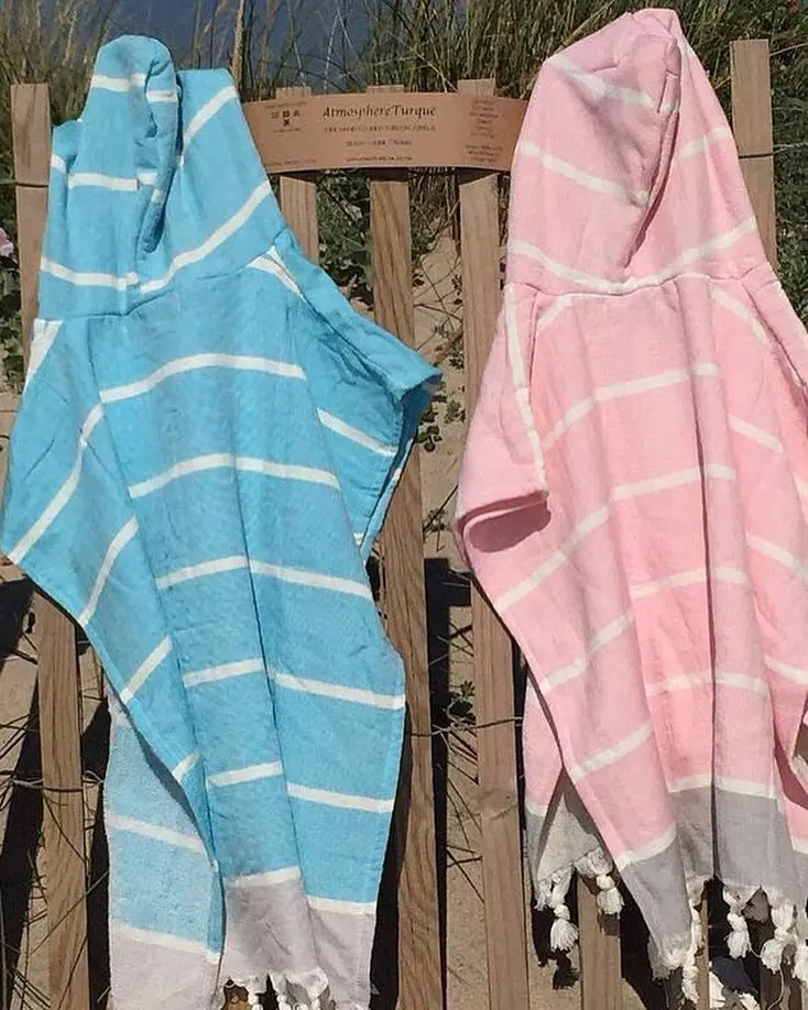 Poncho personnalisé léger pour enfants Manteau de serviette de plage pour enfants avec pompon