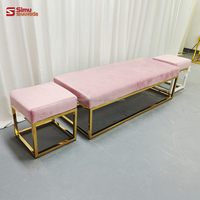 Banc de salon rectangulaire en velours rose avec cadre en métal doré pour la maison, l'hôtel, la banque, les mariages