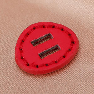 Giyim ve mont dikiş aksesuarları için sap ile renkli 2 delikli dikiş PU deri dekoratif düğme - Product Image 5