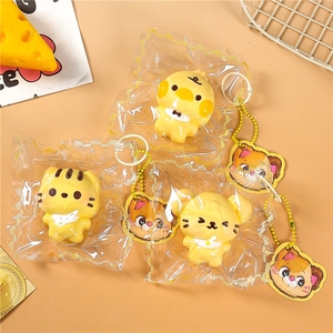 Juguetes antiestrés de peluche de levadura lenta para apretar - Unisex para todas las edades - Product Image 1