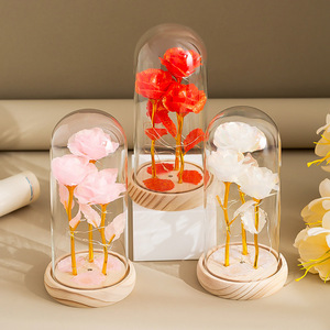 Lampe Rose Artificielle Sous Cloche en Verre avec Feuille d'Or – Ornement Créatif pour Fêtes et Cadeaux - Product Image 2