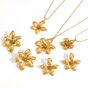 ชุดสร้อยคอและต่างหูรูปดอกไม้สีทองสำหรับผู้หญิงสวมใส่ทุกวันเครื่องประดับเหล็กไทเทเนียม - Product Image 3