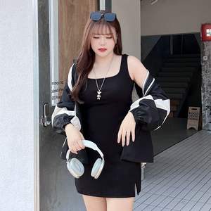 Ensemble de survêtement pour femme Runqi, veste noire à fermeture éclair, short taille haute, design à empiècements, style simple, grandes tailles - Product Image 2