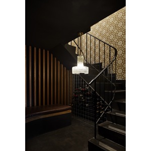 Villa moderne en bois avec murs en verre et panneaux perforés pour un espace de vie contemporain - Product Image 5