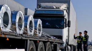 Départures quotidiennes du <span class=keywords><strong>port</strong></span> <span class=keywords><strong>de</strong></span> Khorgos à Bichkek, ligne <span class=keywords><strong>de</strong></span> camions <span class=keywords><strong>de</strong></span> fret général, service LTL porte-à-porte avec délai <span class=keywords><strong>de</strong></span> transit <span class=keywords><strong>de</strong></span> 7 à 10 jours - Product Image 2