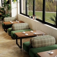 Ensemble de mobilier de restaurant moderne sur mesure : tables à manger, chaises, banquettes de loisirs, canapés pour usage commercial, idéal pour l'extérieur, les hôtels et la restauration.