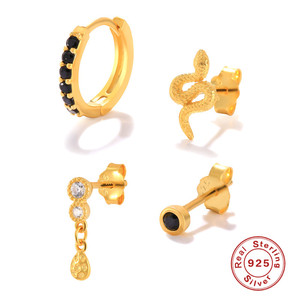 ROXI Vente en gros de bijoux pour femmes et filles : Ensemble de boucles d'oreilles clous serpent plaqué or, créoles et manchettes d'oreille - Product Image 6