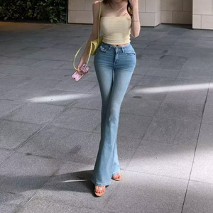 Jean en denim bleu clair taille haute pour femme, ultra fin, très élastique, coupe large - Product Image 3