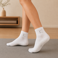 Chaussettes de yoga mi-mollet en coton avec logo personnalisé, respirantes, absorbant les chocs, pour le fitness et le ballet, avec grip, pour femmes, chaussettes de yoga et de Pilates courtes