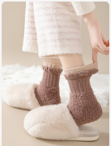 Calzini Invernali da <span class=keywords><strong>Donna</strong></span> in Velluto Corallo Spesso e Morbido di Alta Qualità - Pantofole Calde per Uso Quotidiano e Post-Parto - Product Image 3