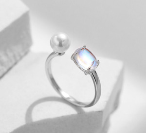 แหวนเงินแท้ S925 ประดับมุกและโอปอลสีน้ำเงิน ดีไซน์เรียบหรู สไตล์มินิมอล เหมาะสำหรับผู้หญิง สวมใส่ได้ทุกวัน - Product Image 5