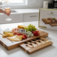 Ensemble de planche à fromage en bois d'acacia avec tiroir coulissant - Grande planche à charcuterie avec 4 couteaux - Cadeau idéal pour un déménagement