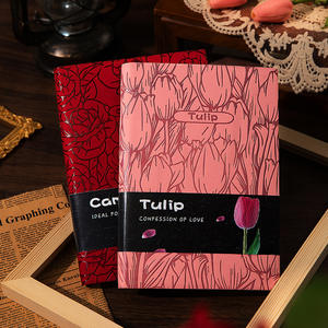 LABON – carnet de notes A5 en cuir à motif de fleur en relief avec bande ventrale - Product Image 2