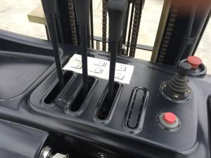 2t סטנד-on חשמלי להגיע משאית | 4.5 מ 'מעלית | צר-aisle מומחה מחסן הפרודוקטיביות המאיץ למכירה - Product Image 6