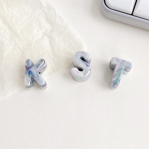 Breloque de sac en perles lettres irisées pour la personnalisation de porte-clés, bracelets et décorations de sangles de sac - Product Image 4