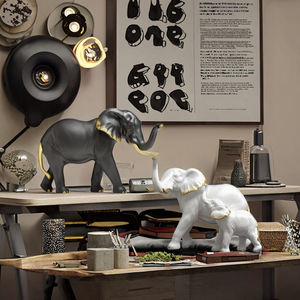 Statue d'éléphant européen en résine, sculpture, figurine, artisanat artistique peint à la main, style or noir, adorable ornement de Noël - Product Image 3