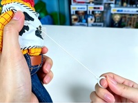Honzen Toy Story Sheriff Woody Boîte parlante programmable avec fonction de tirage à la corde, son MP3/MAV personnalisable, batterie AG13, fidèle au film