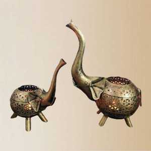 Ensemble de 2 bougeoirs en fer éléphant de qualité supérieure, bougeoirs en métal faits à la main pour la décoration intérieure indienne, utilisation pour le festival de Diwali - Product Image 1