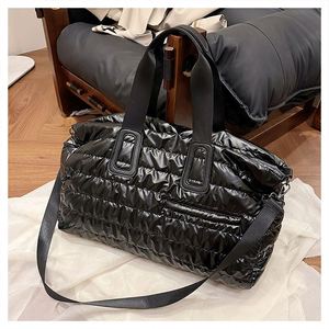 Custom Wholesale High Quality Handbag Large Capacity Fashion Luxury <b>Quilted</b> Duffle Tote <b>Single</b> Shoulder Strap Crossbody Bag - Product Image 1