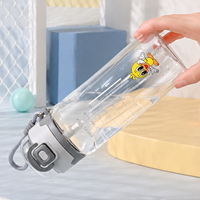Bouteille d'eau sport réutilisable pour enfants de 600 ml avec fonction de pulvérisation, bouteille à boire mignonne en forme d'animal pour l'école, la salle de sport et les activités de plein air