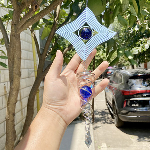 Campana de Viento Metálica con Diseño Espiral de Vidrio Rojo, Decoración para Jardín Exterior - Product Image 4