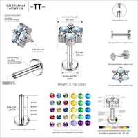 G23 ASTM F136 Titanium Tiga Bunga Opal Simulasi CZ Labret Stud Berulir Internal untuk Tindik Tulang Rawan Helix Berlapis Emas