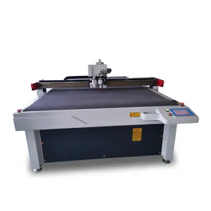 China New Design Oscillating Knife Cutting Composite Material Car Mats Knife Flatbed Cutting Machine