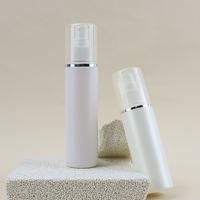 Flacon pulvérisateur en plastique blanc HDPE vide à brouillard fin avec bord argenté 100 ml 150 ml avec couvercle rond pour emballage cosmétique