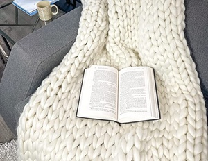 Couverture tressée confortable personnalisée en gros Couverture lestée tricotée sur le bras en tricot épais <span class=keywords><strong>blanc</strong></span> super doux en laine mérinos 100% - Product Image 2