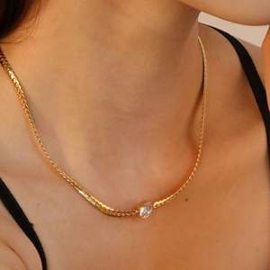 Collar con Colgante de Corazón y Diamantes de Acero Inoxidable para Mujer, Estilo Europeo Americano, Cadena de Bambú, Chapado en Oro de 18K - Product Image 3