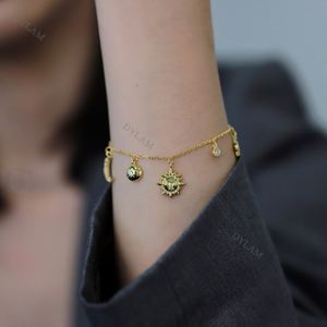Pulsera Dylam Personalizada con Sol, Luna y Estrellas, Brazalete Expandible, Joyería Celestial - Product Image 2