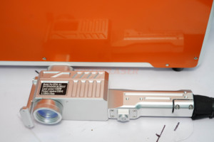 Xách tay Max Tiptop sợi Laser máy làm sạch rỉ sét và sơn loại bỏ xung gỗ sơn nhỏ Ba lô kim loại bụi và dầu - Product Image 4