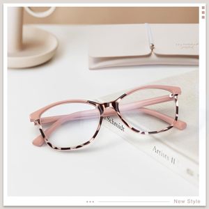<span class=keywords><strong>Madison</strong></span> <span class=keywords><strong>Avenue</strong></span> Blaulichtfilter-Brille mit Polycarbonat-Rahmen, Anti-Ermüdungs- und UV-Schutz für Frauen, TV, Telefon, Computer, Gaming - Product Image 6