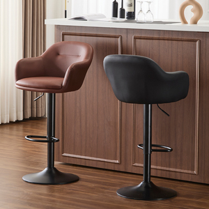 Chaise de luxe à dossier large en cuir souple avec base en métal au design moderne pour table de poker de casino et salle de jeux d'argent - Product Image 1