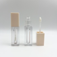 Personnalisé pour Tubes en plastique de rouge à lèvres liquide transparent 6ML Pots de brillant à lèvres carrés vides Conteneurs de rouge à lèvres carrés personnalisés